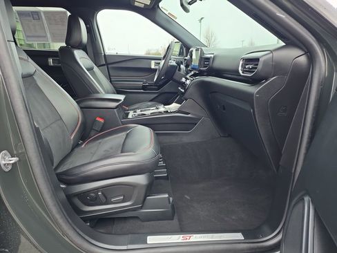 Used 2024 Ford Explorer ST-Line w/ Class IV Trailer Tow Package image 16