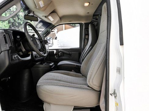 Used 2020 Chevrolet Express 3500 w/ Driver Convenience Package RWD image 3