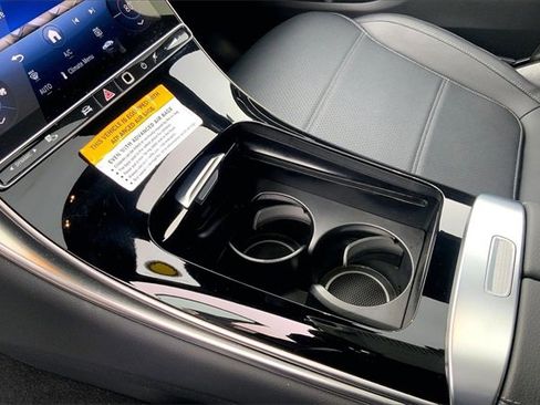 Used 2025 Mercedes-Benz GLC 300 4MATIC image 13