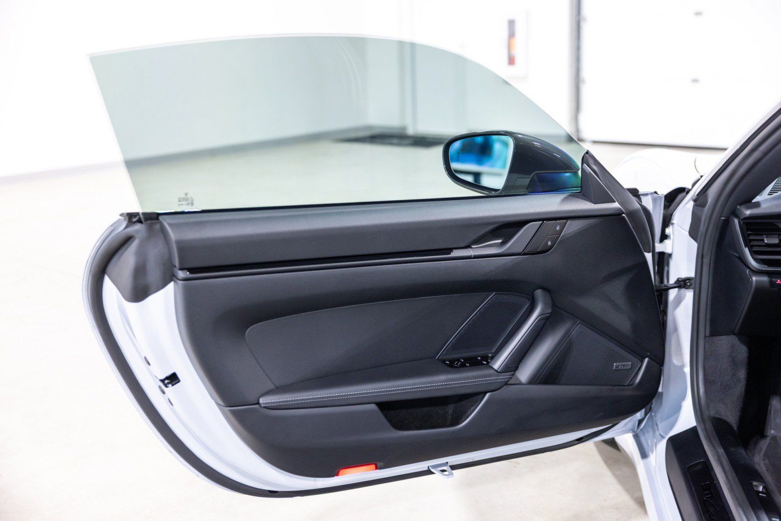 Used 2024 Porsche 911 Carrera T RWD image 28