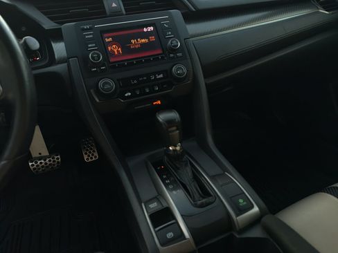 Used 2017 Honda Civic Sport image 18