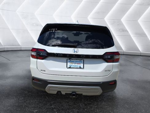 Used 2025 Honda Pilot EX-L image 6