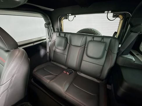 Used 2024 Jeep Wrangler Rubicon image 23