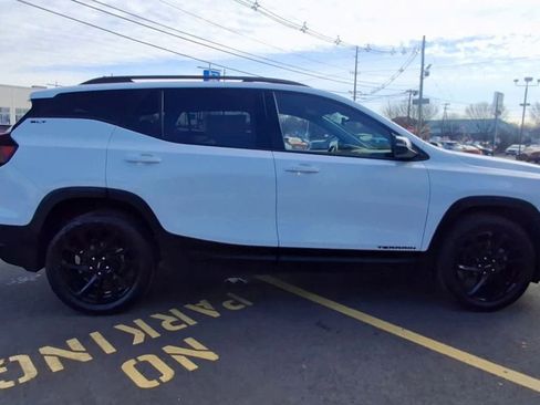 Used 2023 GMC Terrain SLT w/ Elevation Edition image 9