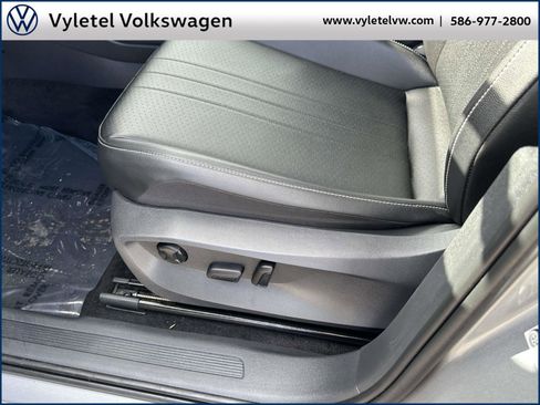 Certified 2023 Volkswagen Tiguan SE image 19