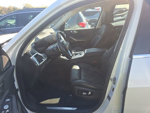 Used 2025 BMW X7 xDrive40i w/ Premium Package AWD/4WD image 11