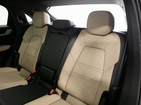 Certified 2025 Porsche Cayenne Coupe image 32