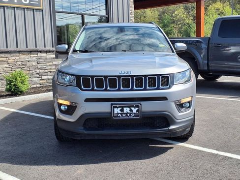 Used 2019 Jeep Compass Latitude image 2