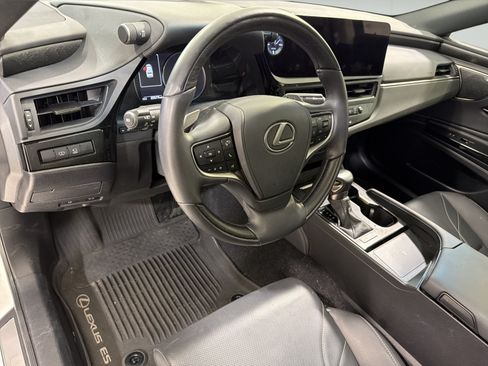 Used 2025 Lexus ES 350 Ultra Luxury w/ Accessory Package (Z2) FWD image 22