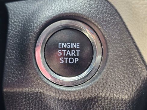 Used 2021 Toyota RAV4 XLE FWD image 23