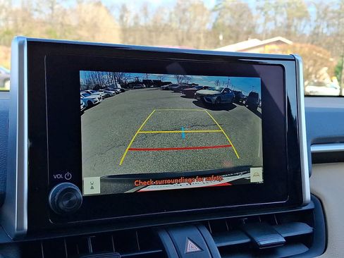 Used 2025 Toyota RAV4 XLE image 21