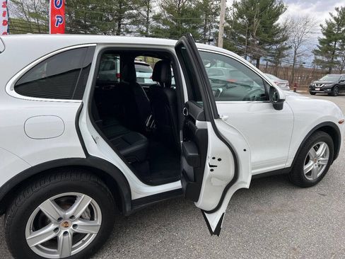 Used 2014 Porsche Cayenne S image 16