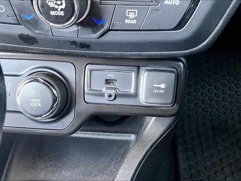 Used 2023 Jeep Renegade Limited AWD/4WD image 20