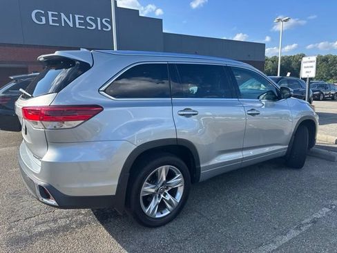 Used 2017 Toyota Highlander Limited AWD/4WD image 3