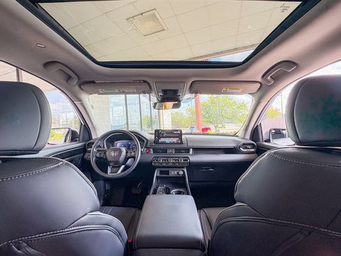 Used 2025 Honda Pilot Elite image 2