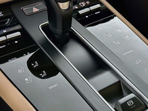 New 2026 Porsche Macan AWD/4WD image 21
