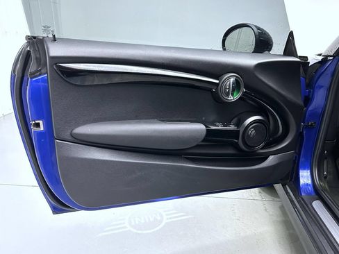 Used 2019 MINI Cooper 2-Door Hardtop w/ Signature Upholstery Package FWD image 9