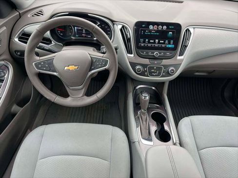 Used 2018 Chevrolet Malibu LT image 9