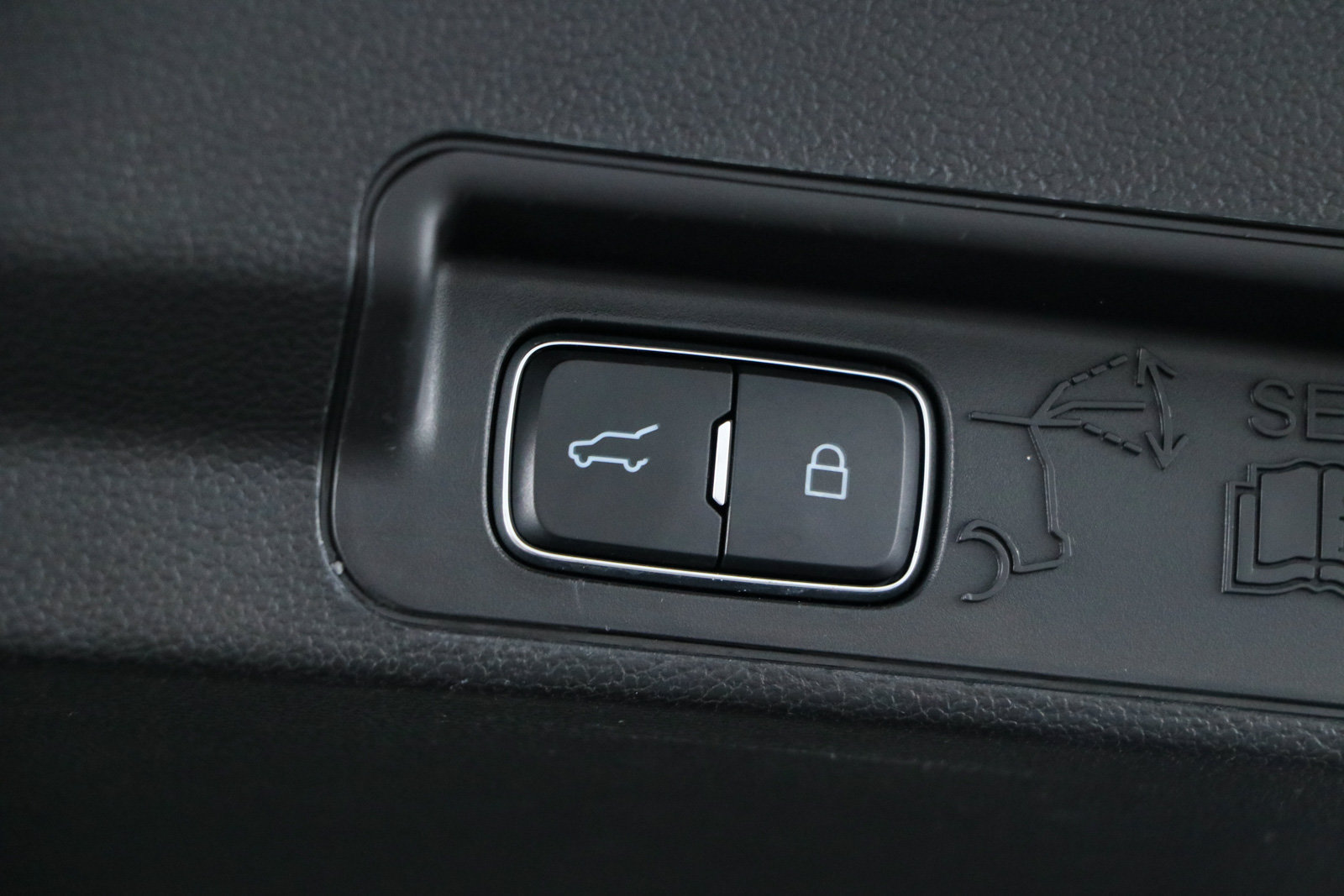 Used 2020 Ford Explorer Limited RWD image 31
