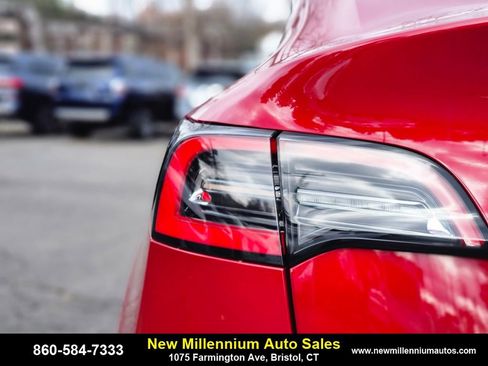 Used 2020 Tesla Model Y Long Range image 9