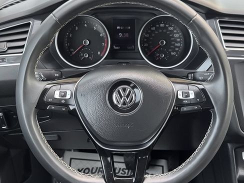 Used 2021 Volkswagen Tiguan SE w/ Panoramic Sunroof Package AWD/4WD image 17