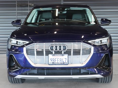 Used 2022 Audi e-tron Premium image 13