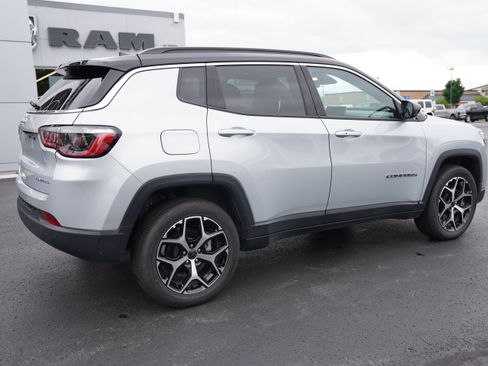 Used 2026 Jeep Compass Limited AWD/4WD image 3