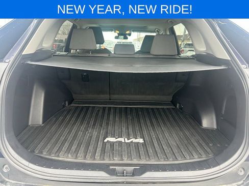 Used 2021 Toyota RAV4 XLE image 38
