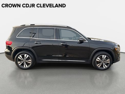 Used 2025 Mercedes-Benz GLB 250 GLB 250 image 3