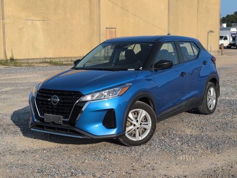 Used 2021 Nissan Kicks S FWD image 2