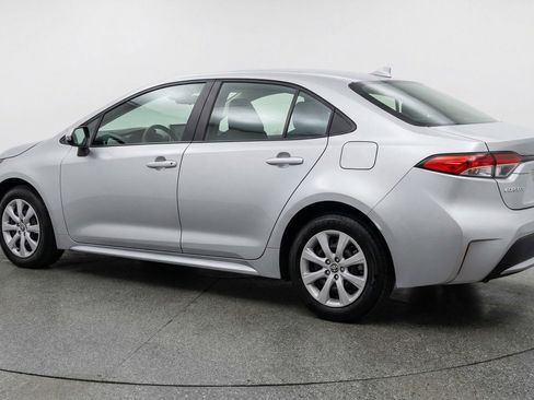 Used 2025 Toyota Corolla LE FWD image 5
