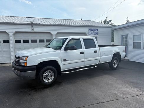 Used 2005 Chevrolet Silverado 2500 LS w/ Heavy-Duty Power Package image 1
