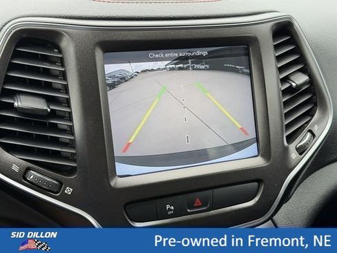 Used 2019 Jeep Cherokee Trailhawk w/ Comfort/Convenience Group AWD/4WD image 10