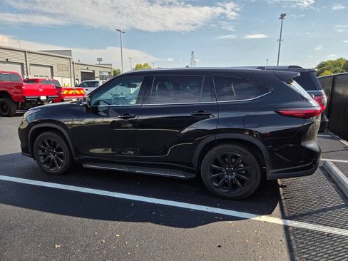 Used 2022 Toyota Highlander XLE FWD image 7