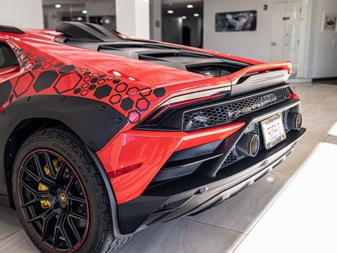 Used 2023 Lamborghini Huracan Sterrato image 15