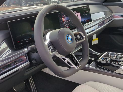 Used 2026 BMW i7 eDrive50 w/ M Sport Package RWD image 17