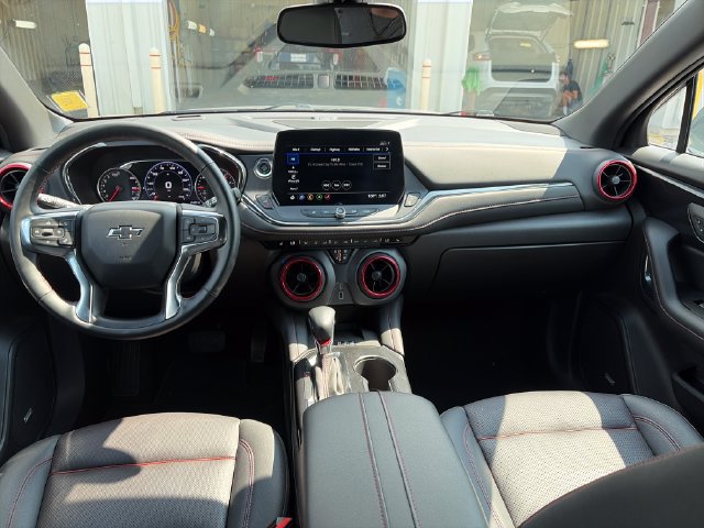 Used 2025 Chevrolet Blazer RS FWD image 13