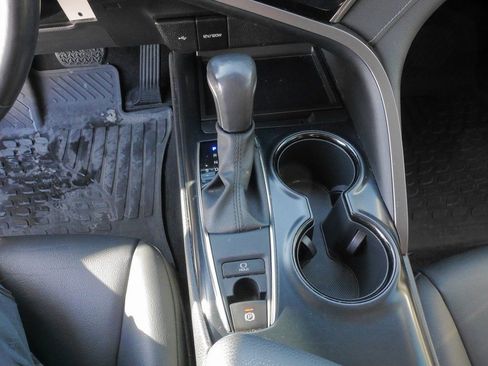 Used 2020 Toyota Camry SE image 25