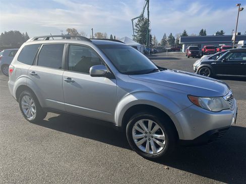 Used 2013 Subaru Forester 2.5X Premium w/ All-Weather Plus Pkg image 7
