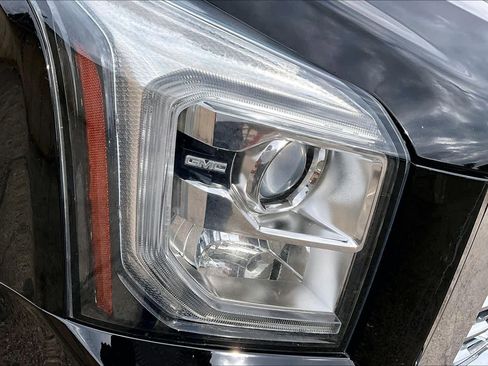 Used 2018 GMC Yukon Denali image 27