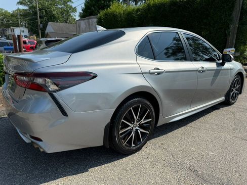 Used 2022 Toyota Camry SE w/ Carpet Mat Package (TMS) AWD/4WD image 8
