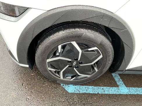 Certified 2024 Hyundai Ioniq 5 SEL RWD image 9