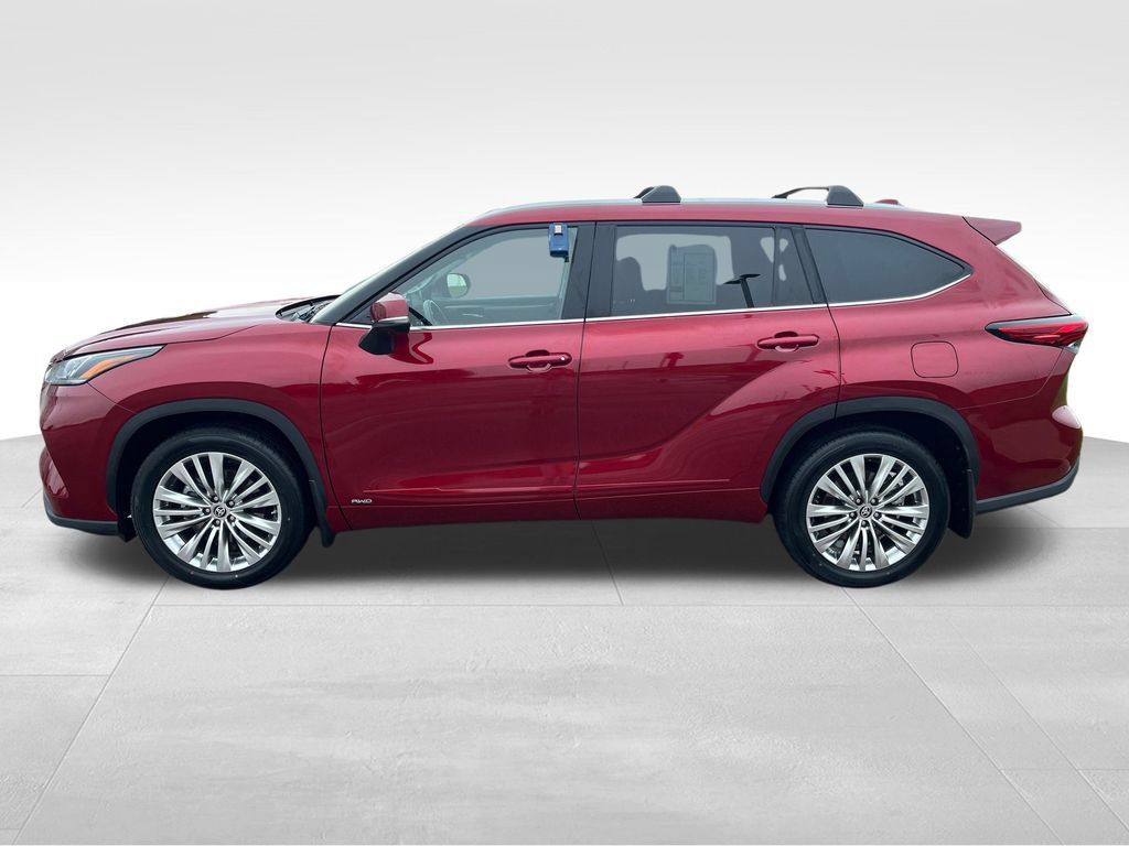 Used 2023 Toyota Highlander Platinum AWD/4WD image 2