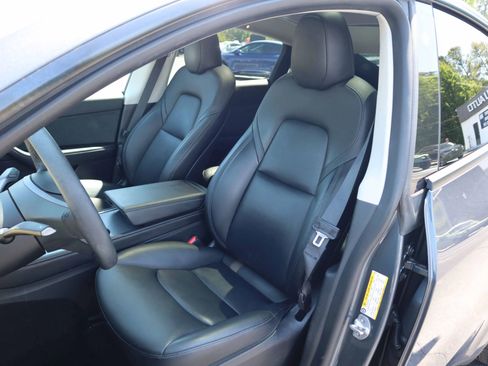 Used 2022 Tesla Model Y Long Range AWD/4WD image 2