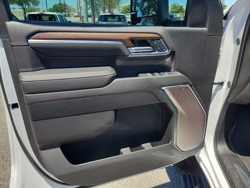 Used 2024 Chevrolet Silverado 2500 High Country w/ High Country Premium Package AWD/4WD image 16