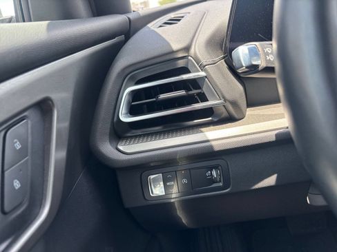 Used 2025 Chevrolet Traverse LT FWD image 38