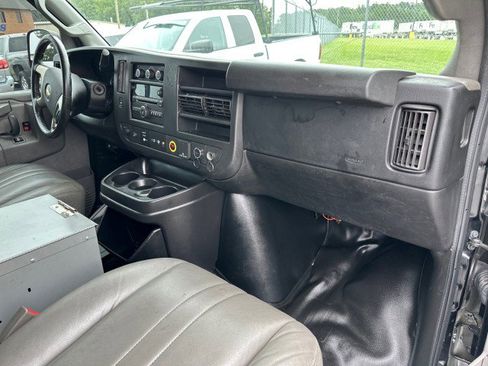 Used 2017 Chevrolet Express 2500 image 30