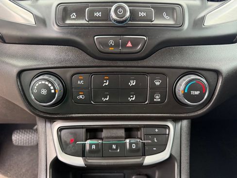 Used 2024 GMC Terrain SLE FWD image 35