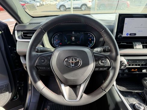 Used 2024 Toyota RAV4 SE image 18