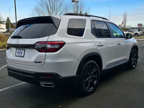Certified 2025 Honda Pilot Sport image 5
